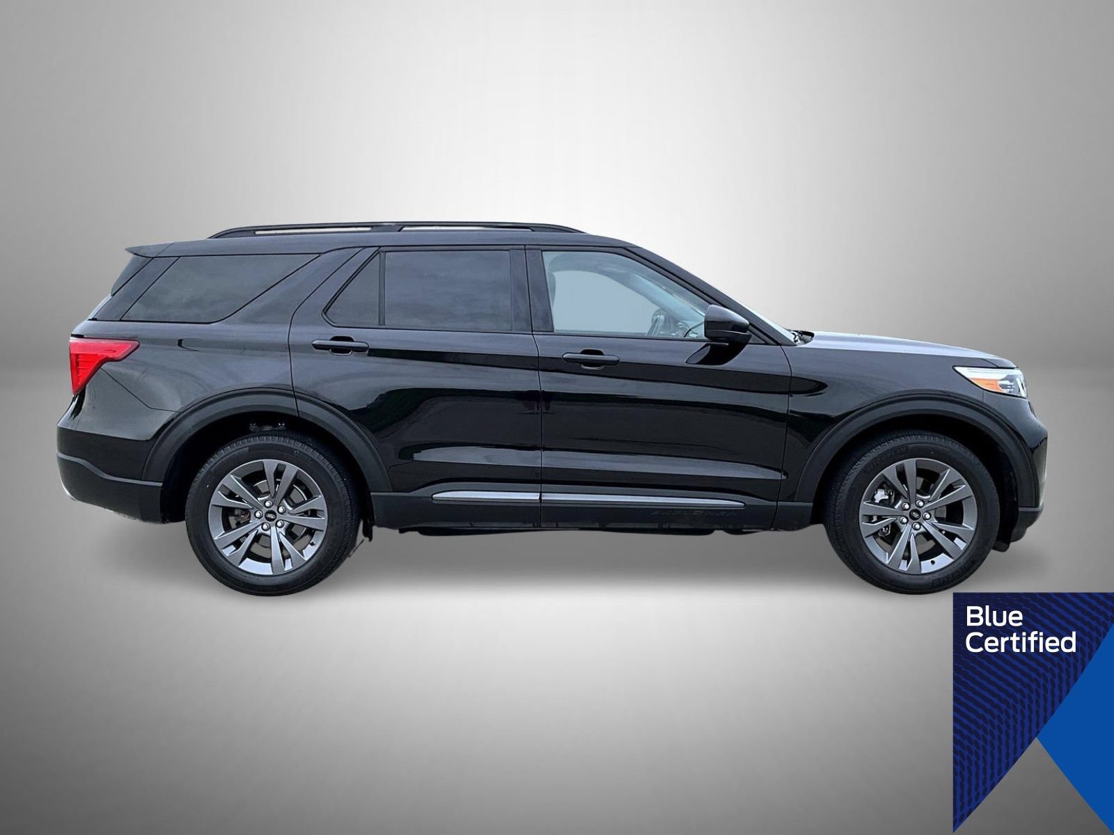 Certified 2023 Ford Explorer XLT w/ Equipment Group 202A AWD/4WD image 4