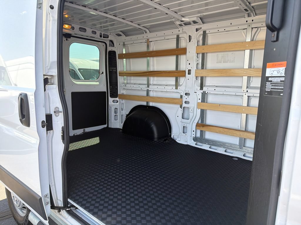 Used 2025 RAM ProMaster 2500 w/ U-Haul Equipment Group FWD image 19