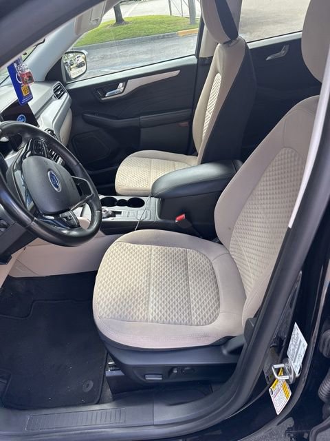 Certified 2021 Ford Escape SE w/ SE Sport Appearance Package FWD image 7