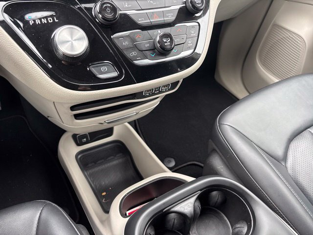 Used 2024 Chrysler Pacifica Limited FWD image 25