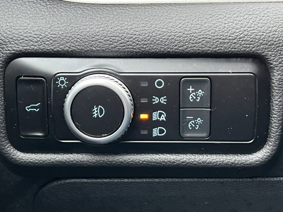 Certified 2022 Ford Explorer XLT w/ Equipment Group 202A image 22