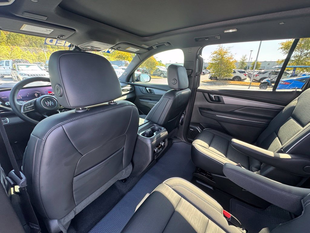 Used 2025 Buick Enclave Sport Touring w/ Power Package FWD image 23