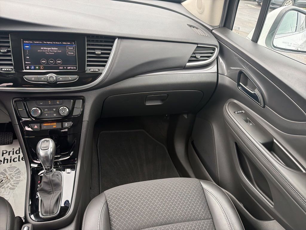 Used 2022 Buick Encore Preferred AWD/4WD image 17