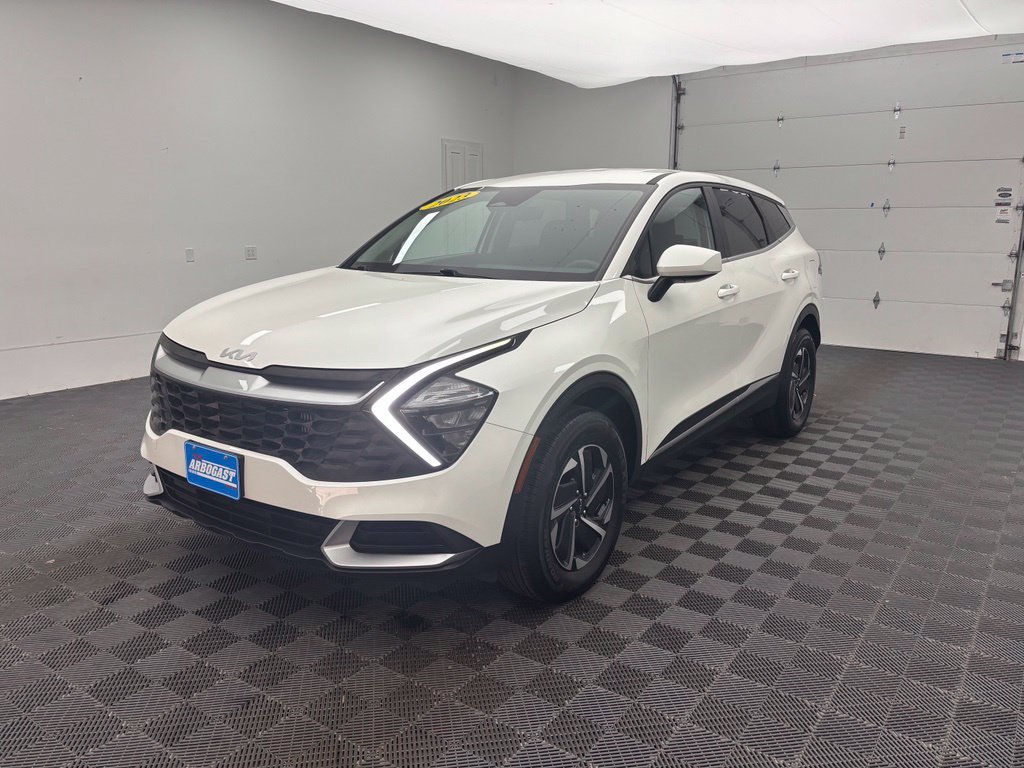 Used 2023 Kia Sportage LX AWD/4WD image 2