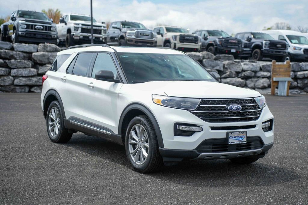 Certified 2023 Ford Explorer XLT w/ Equipment Group 202A AWD/4WD image 3
