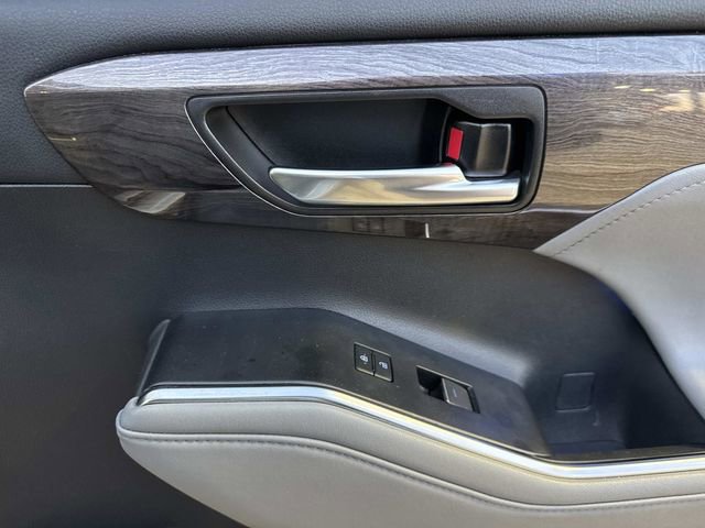 Used 2022 Toyota Highlander Limited image 15