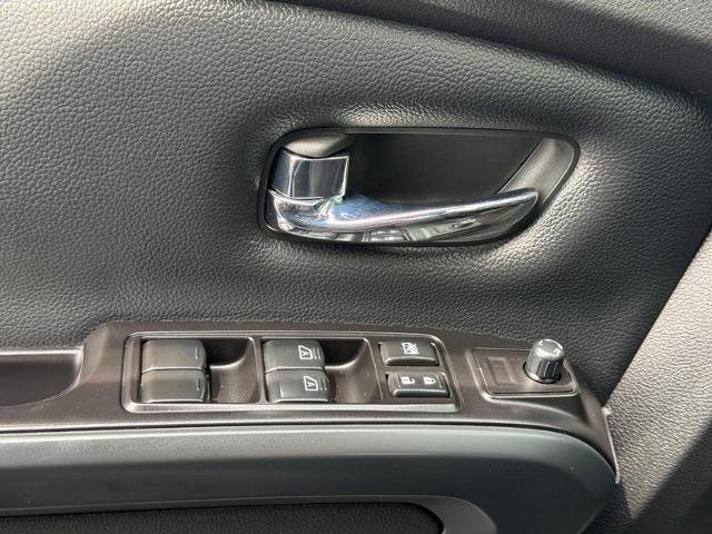 Used 2019 Nissan Titan SV w/ SV Convenience Package image 26