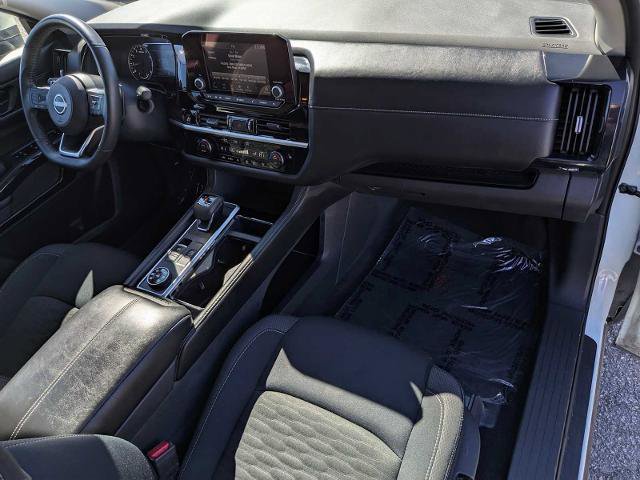 Used 2025 Nissan Pathfinder SV image 23