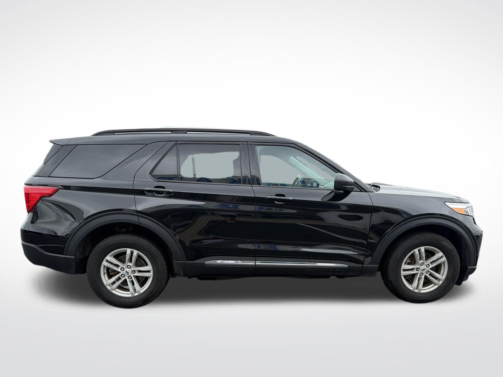 Certified 2024 Ford Explorer XLT w/ Equipment Group 202A AWD/4WD image 7