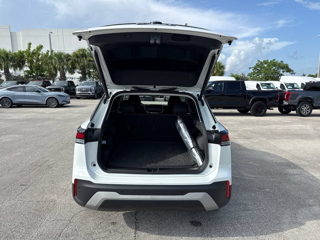 Used 2025 Volkswagen Tiguan SE FWD image 25