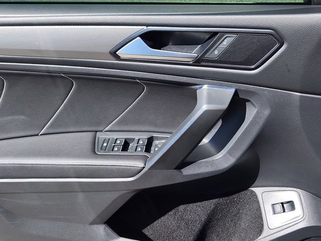 Used 2022 Volkswagen Tiguan SE AWD/4WD image 10