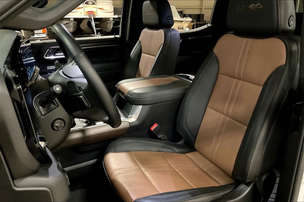 Used 2024 Chevrolet Silverado 1500 High Country w/ High Country Premium Package image 24