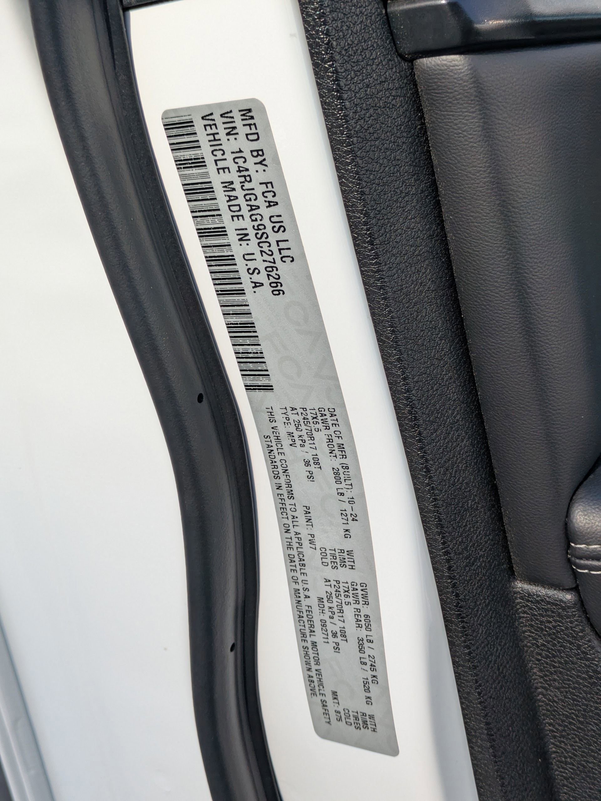 Used 2025 Jeep Grand Cherokee Laredo w/ Luxury Tech Group I image 38