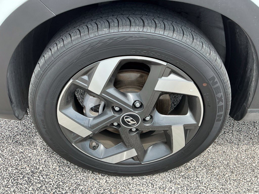 Used 2025 Hyundai Venue SEL FWD image 21