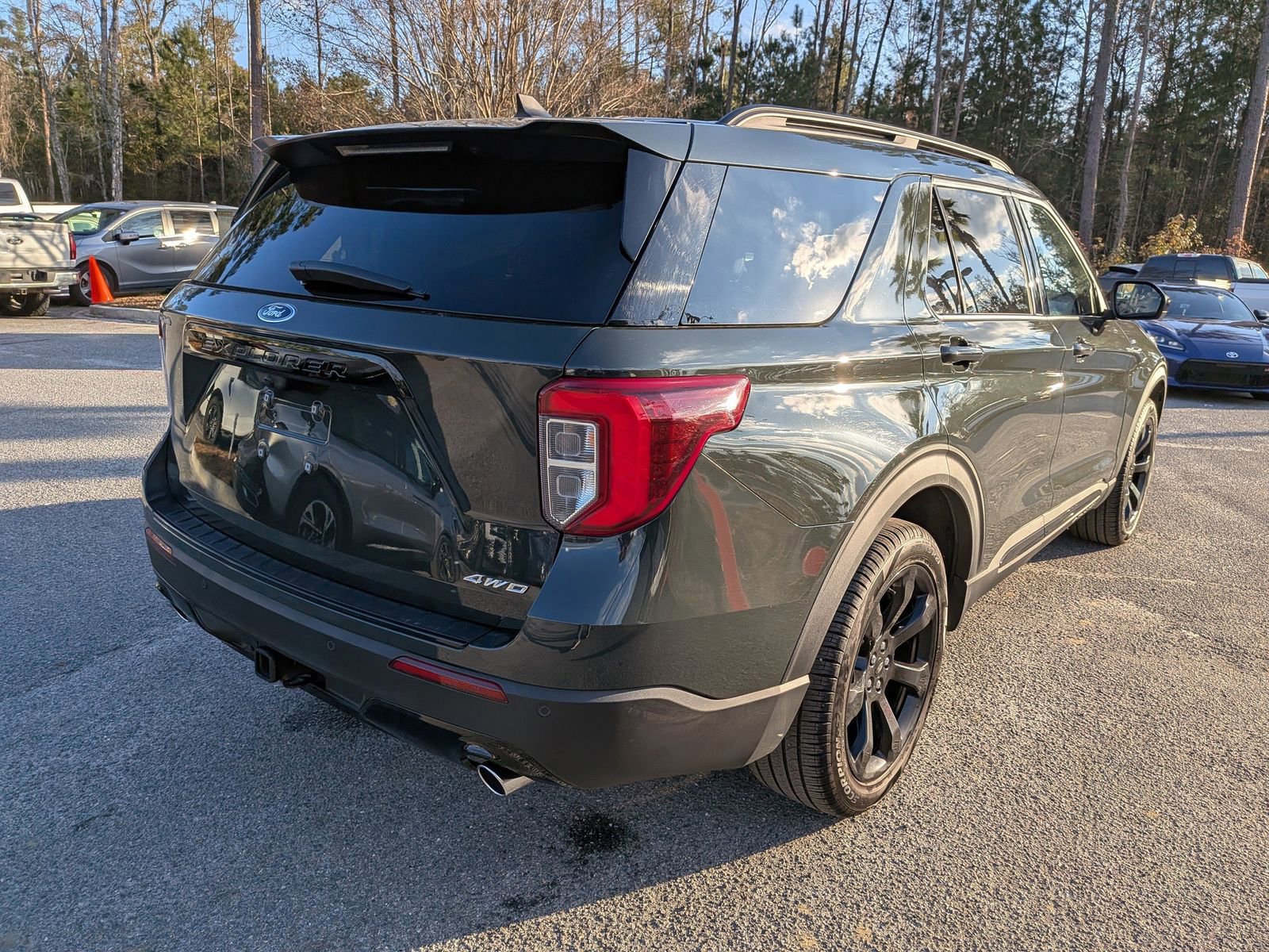 Certified 2023 Ford Explorer ST-Line w/ Class IV Trailer Tow Package image 5