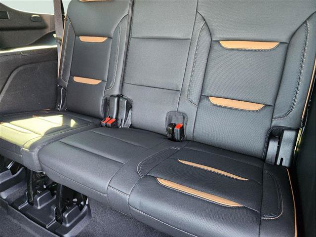 Used 2024 GMC Yukon AT4 w/ Technology Package AWD/4WD image 29