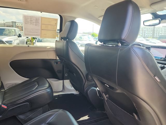 Used 2023 Chrysler Pacifica Touring-L FWD image 28
