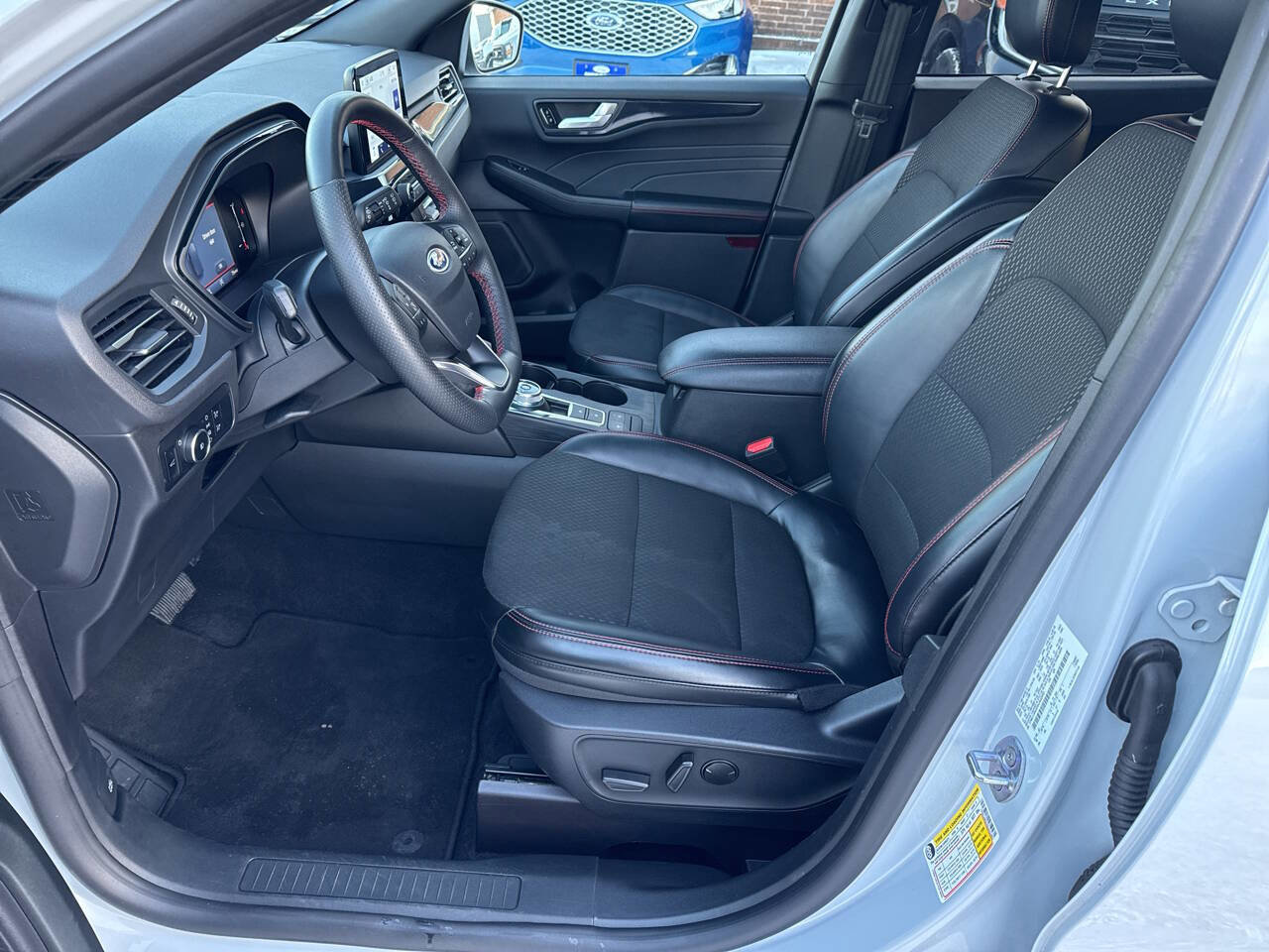 Certified 2025 Ford Escape ST-Line Select AWD/4WD image 29