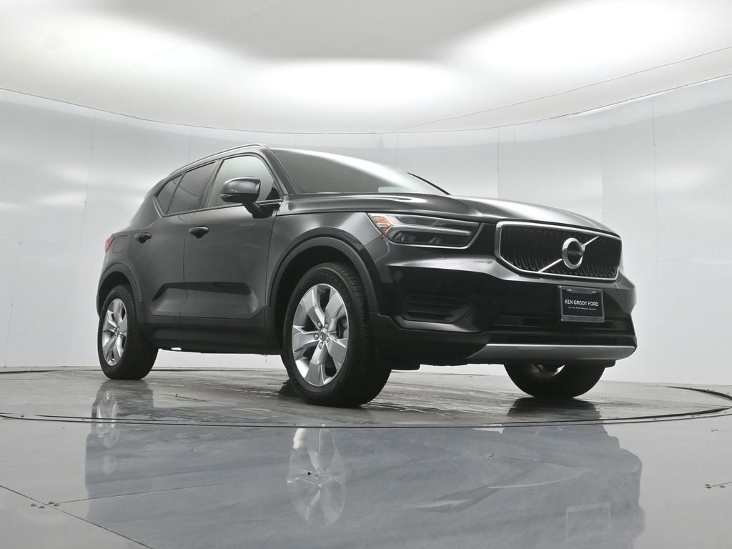 Used 2022 Volvo XC40 T5 Momentum image 44