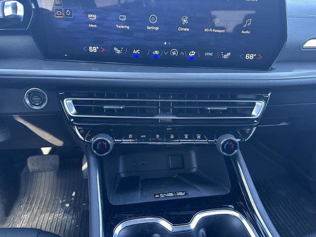 Used 2025 Chevrolet Traverse LT w/ Midnight/Sport Edition image 28