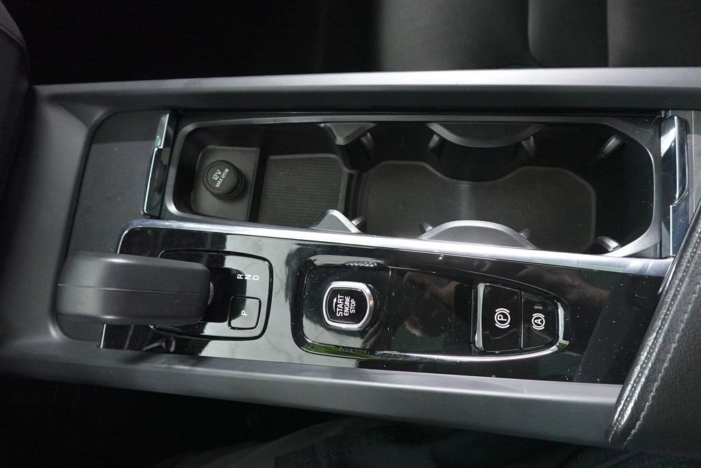 Used 2023 Volvo XC60 B5 Core image 21