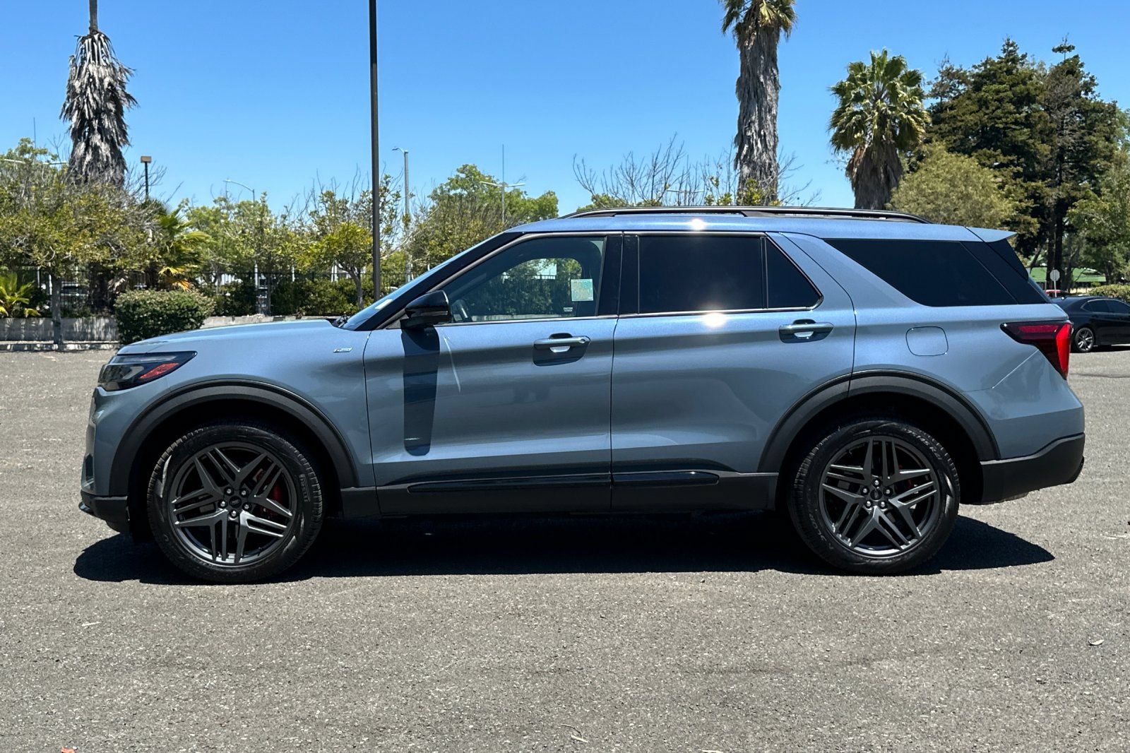 Certified 2025 Ford Explorer ST-Line w/ Premium Package AWD/4WD image 7
