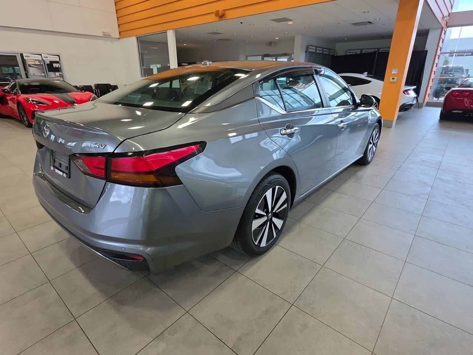Used 2022 Nissan Altima 2.5 SV FWD image 8