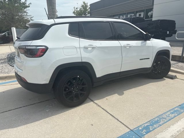 Used 2025 Jeep Compass Latitude w/ Altitude Special Edition AWD/4WD image 3