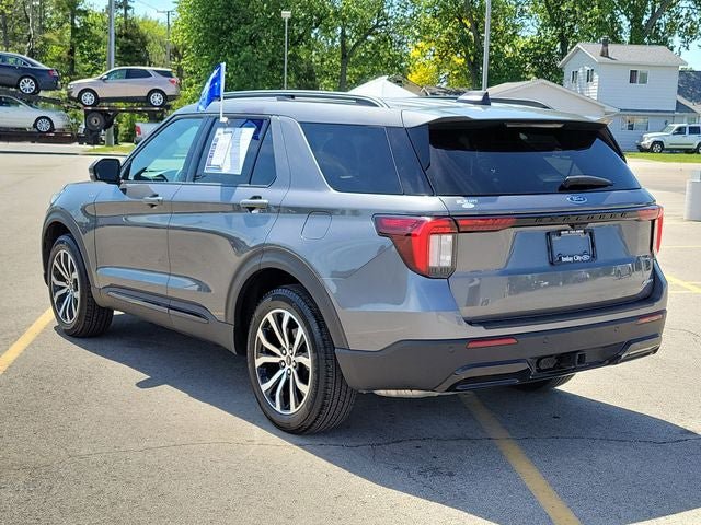 Certified 2025 Ford Explorer ST-Line AWD/4WD image 3