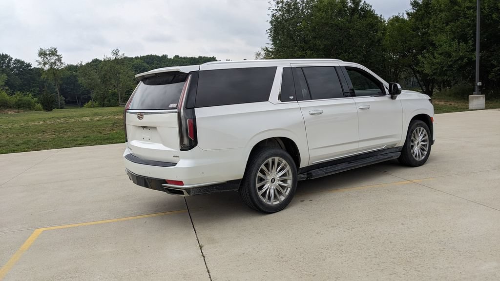 Used 2022 Cadillac Escalade ESV Premium Luxury AWD/4WD image 3