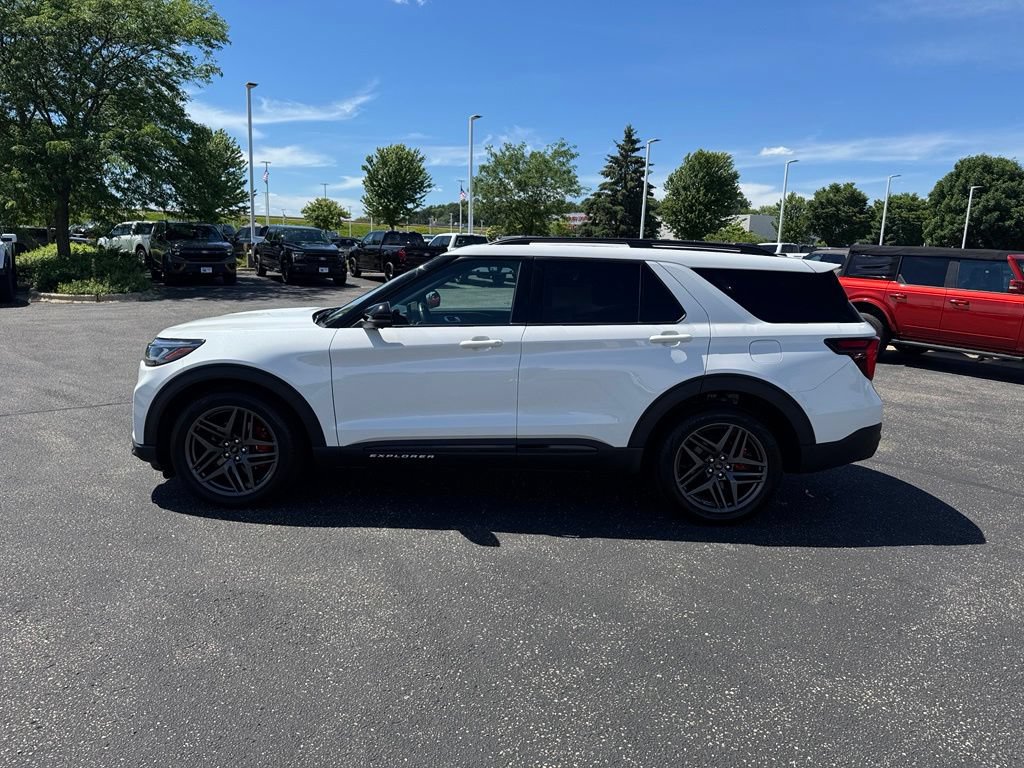 Certified 2025 Ford Explorer ST AWD/4WD image 7