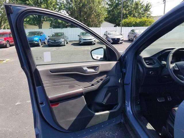 Certified 2023 Ford Escape ST-Line w/ Tech Pack #1 AWD/4WD image 11