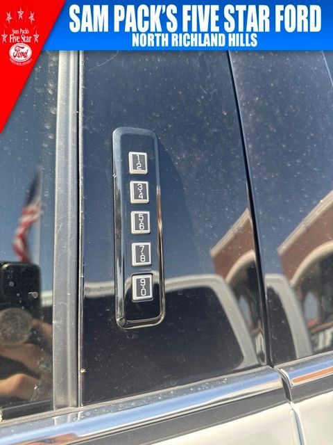 Certified 2022 Ford F250 Platinum w/ FX4 Off-Road Package AWD/4WD image 8