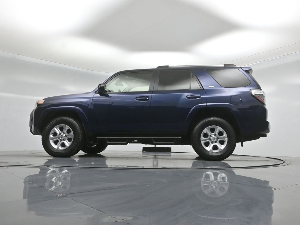 Used 2022 Toyota 4Runner SR5 Premium w/ Moonroof Package AWD/4WD image 26