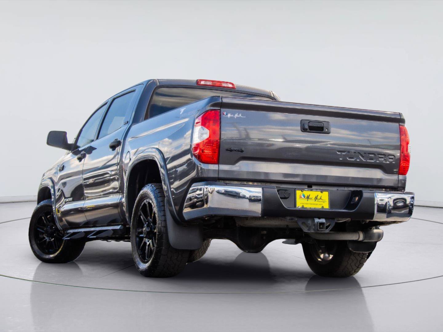 Used 2018 Toyota Tundra SR5 w/ SR5 Upgrade Package AWD/4WD image 3