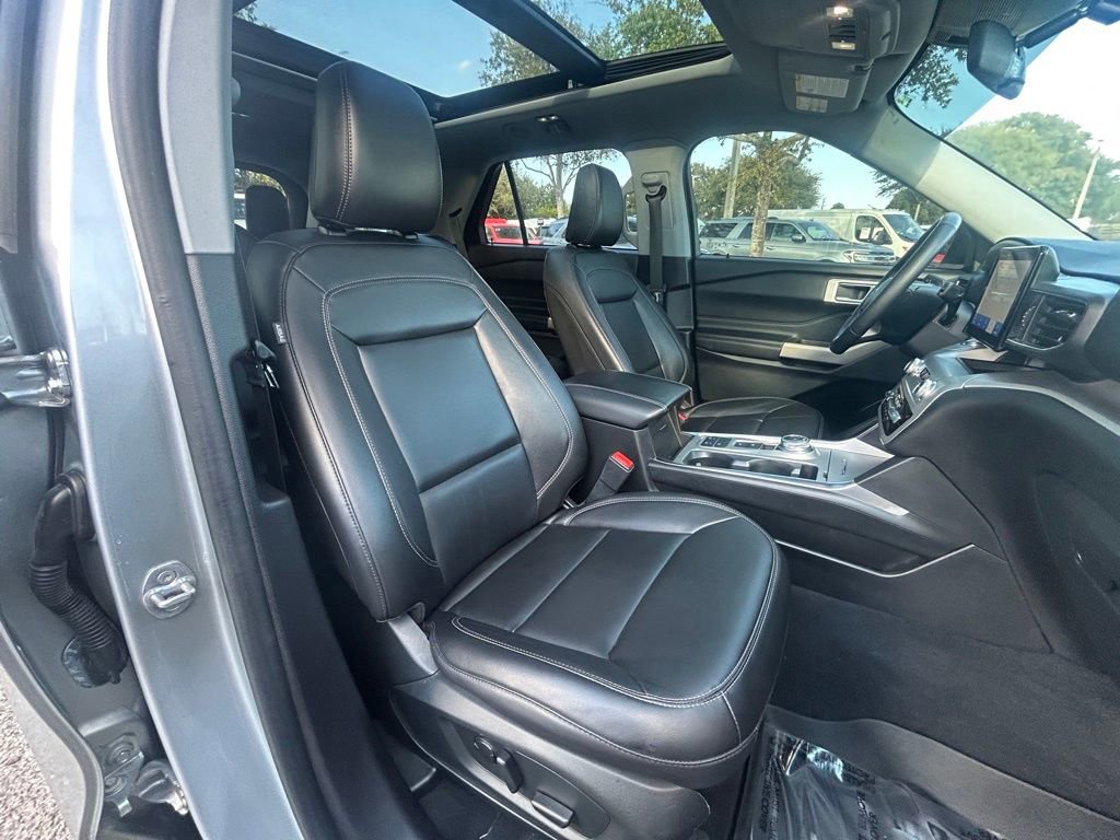 Certified 2022 Ford Explorer XLT w/ Equipment Group 202A image 30