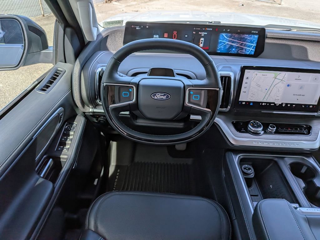Certified 2025 Ford Expedition Max Platinum w/ Driver's Package AWD/4WD image 18