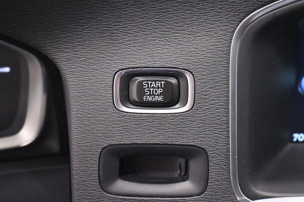 Used 2017 Volvo S60 T5 Inscription image 29