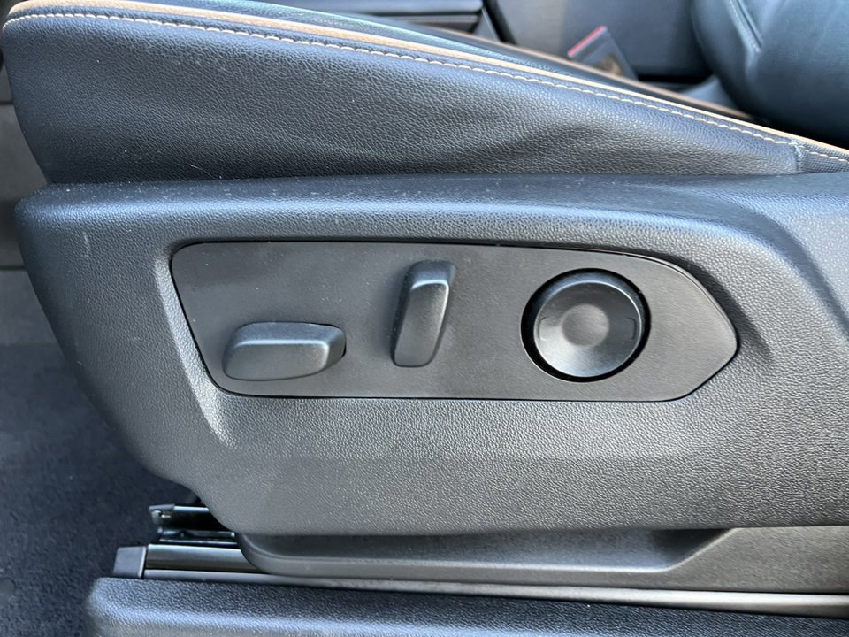 Used 2023 GMC Yukon XL AT4 image 19