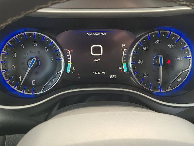 Used 2026 Chrysler Pacifica Select FWD image 6