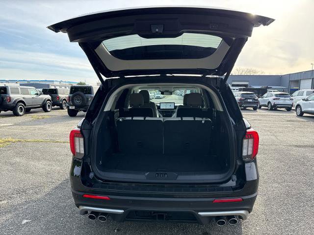 Certified 2025 Ford Explorer Platinum w/ Ultimate Package image 11