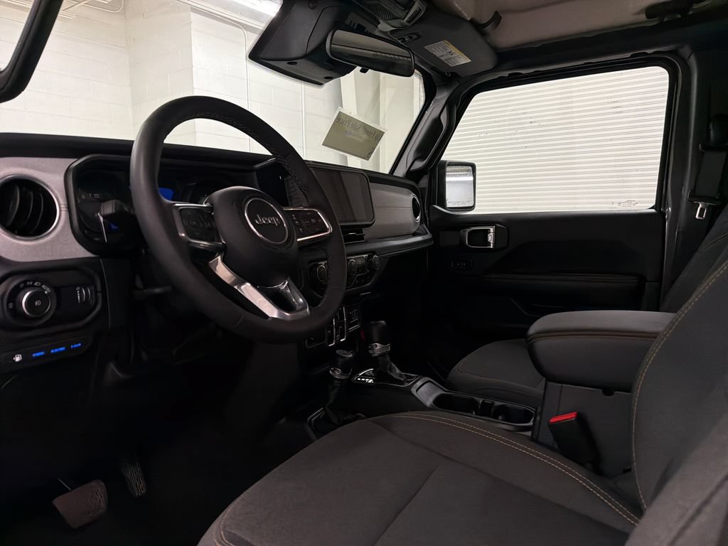 Used 2025 Jeep Wrangler Unlimited Sahara w/ Safety Group AWD/4WD image 6