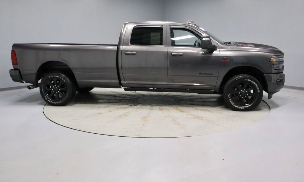 Used 2025 RAM 3500 Laramie AWD/4WD image 11