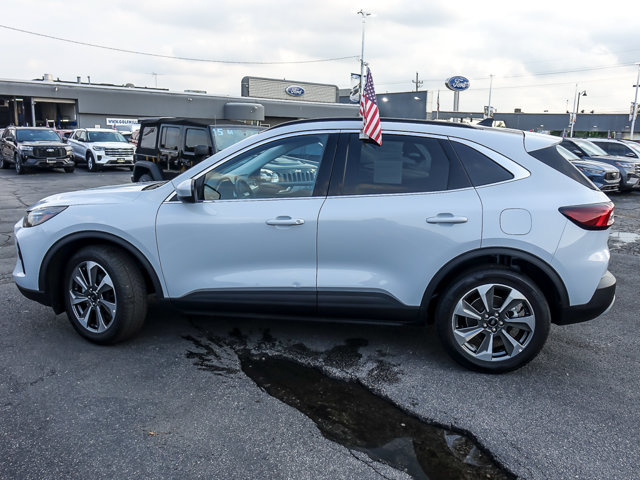 Certified 2025 Ford Escape Platinum AWD/4WD image 5