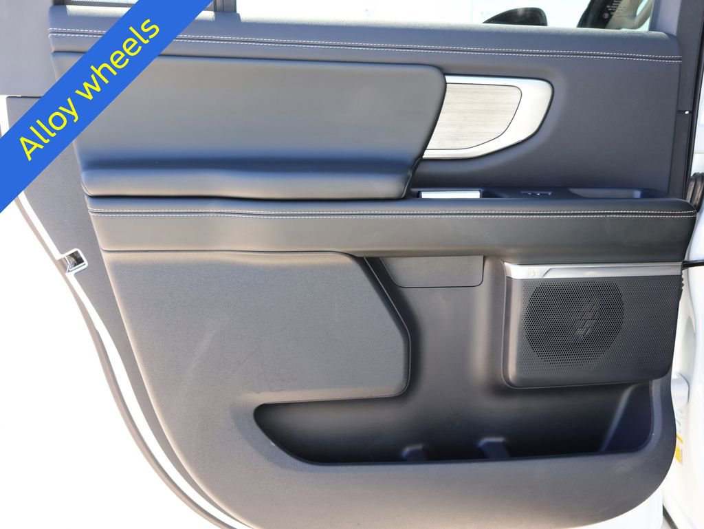 Certified 2025 Ford Expedition Max Platinum image 18