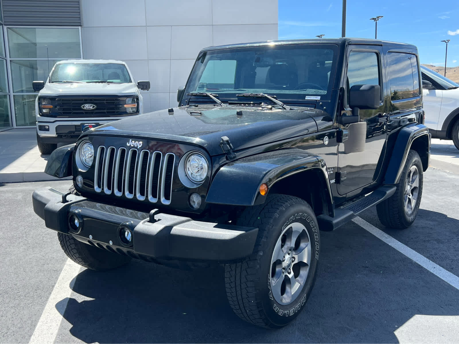 Used 2018 Jeep Wrangler Sahara w/ Connectivity Group AWD/4WD image 2