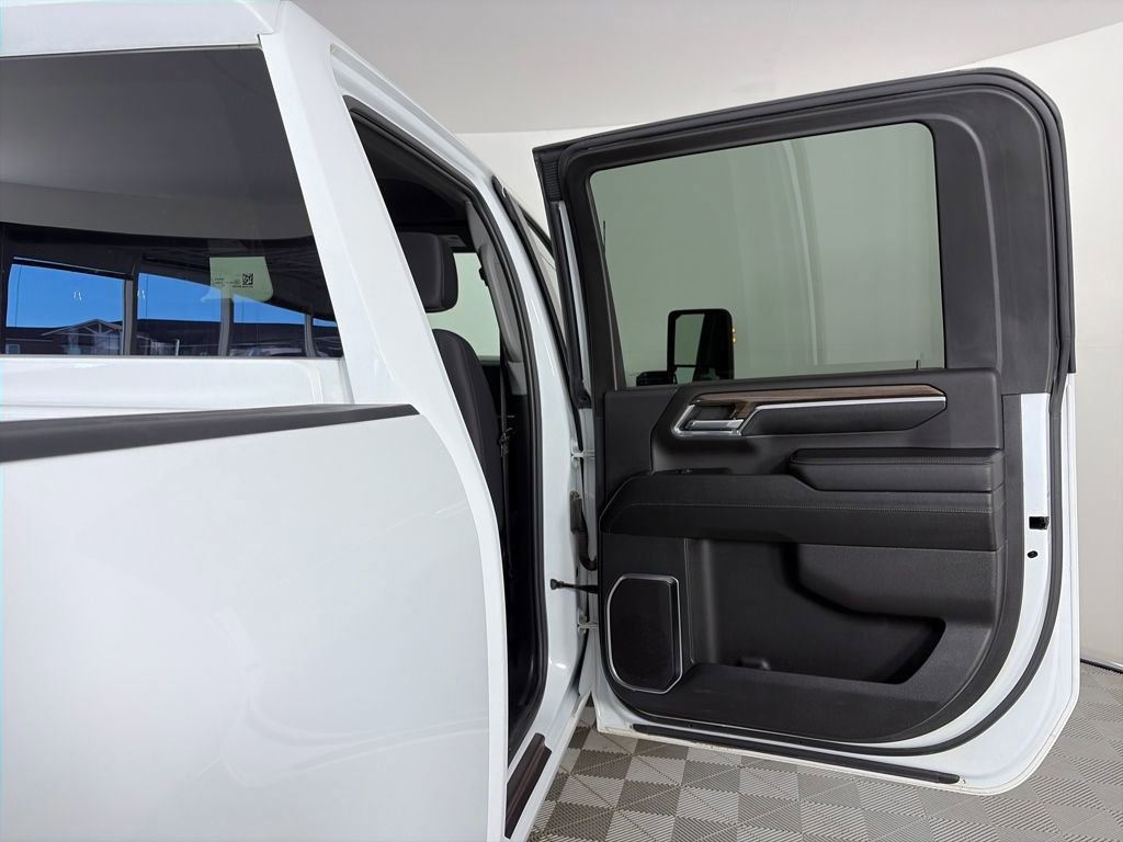 Used 2024 Chevrolet Silverado 3500 LT image 27