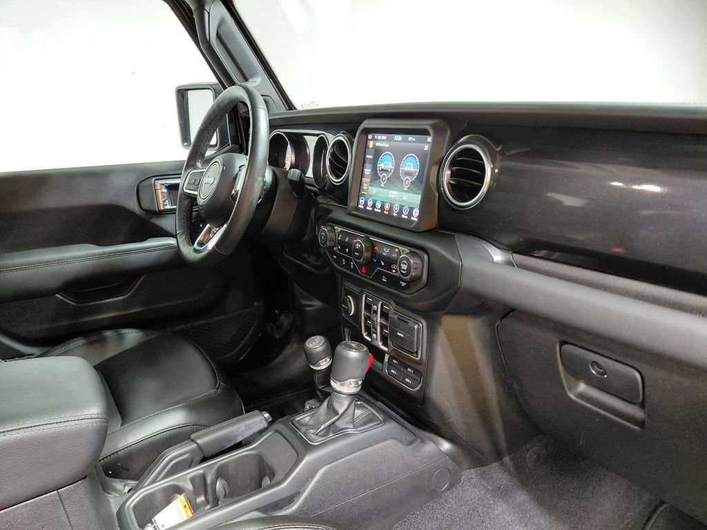 Used 2023 Jeep Wrangler Unlimited Sahara AWD/4WD image 27