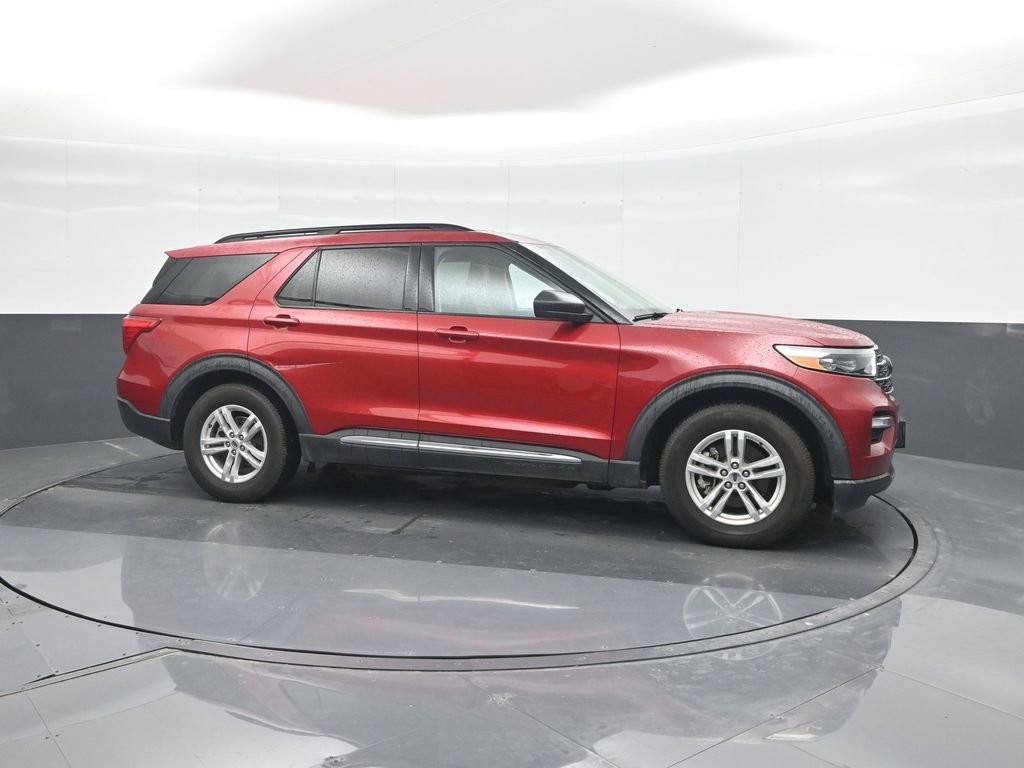Certified 2022 Ford Explorer XLT w/ Equipment Group 202A RWD image 11