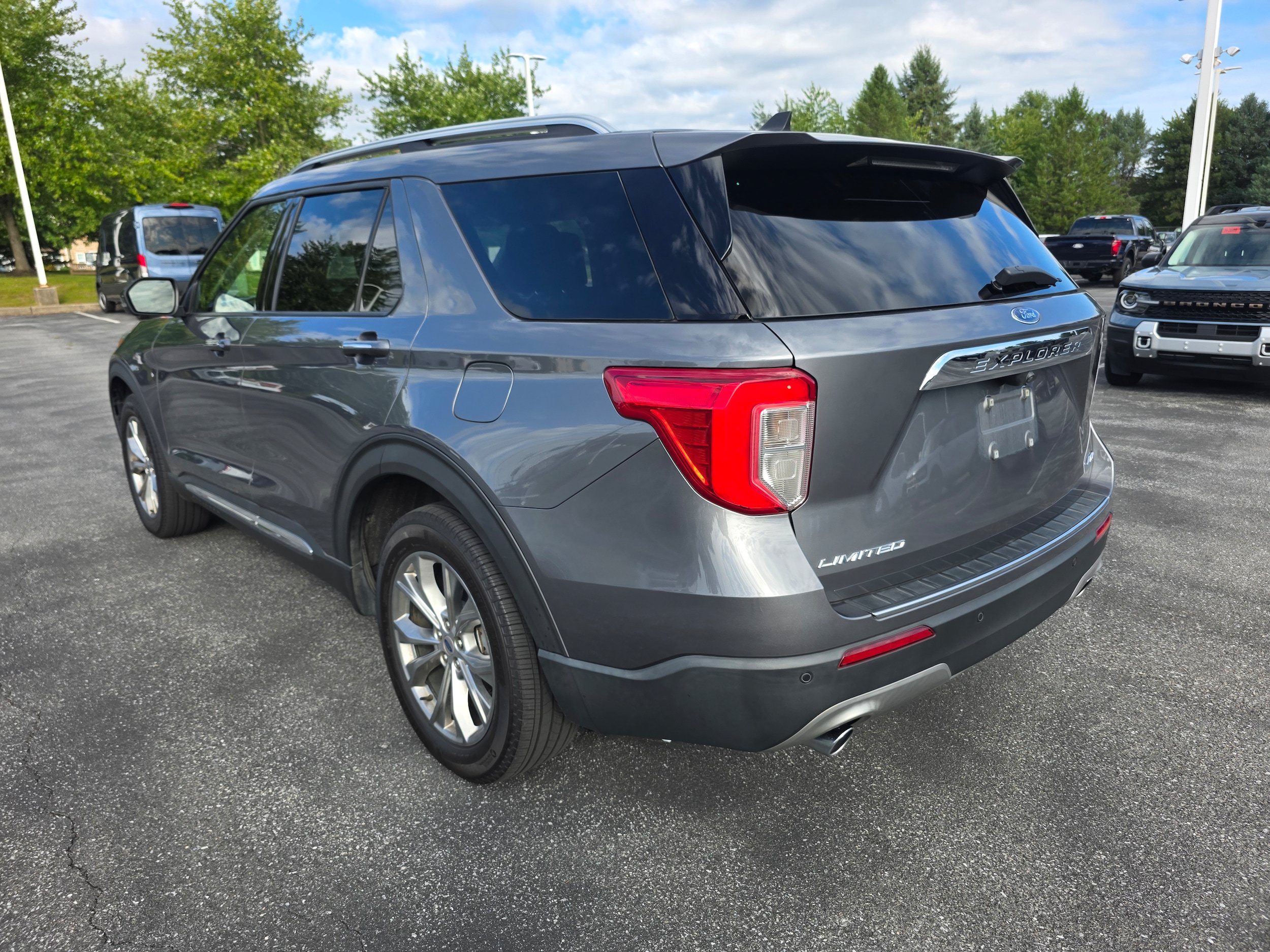Certified 2022 Ford Explorer Limited w/ Equipment Group 301A AWD/4WD image 3